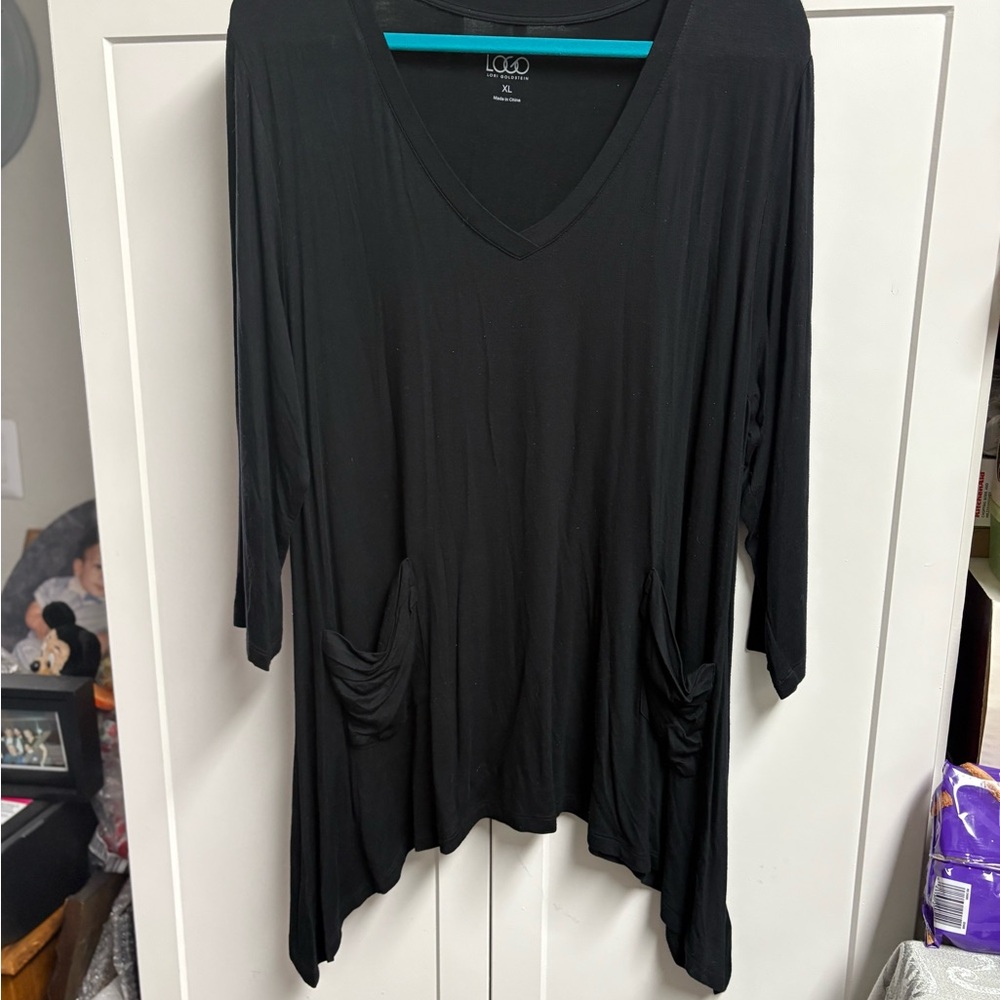 LOGO LONG SLEEVE V NECK BLOUSE SZ LARGE. NEW
